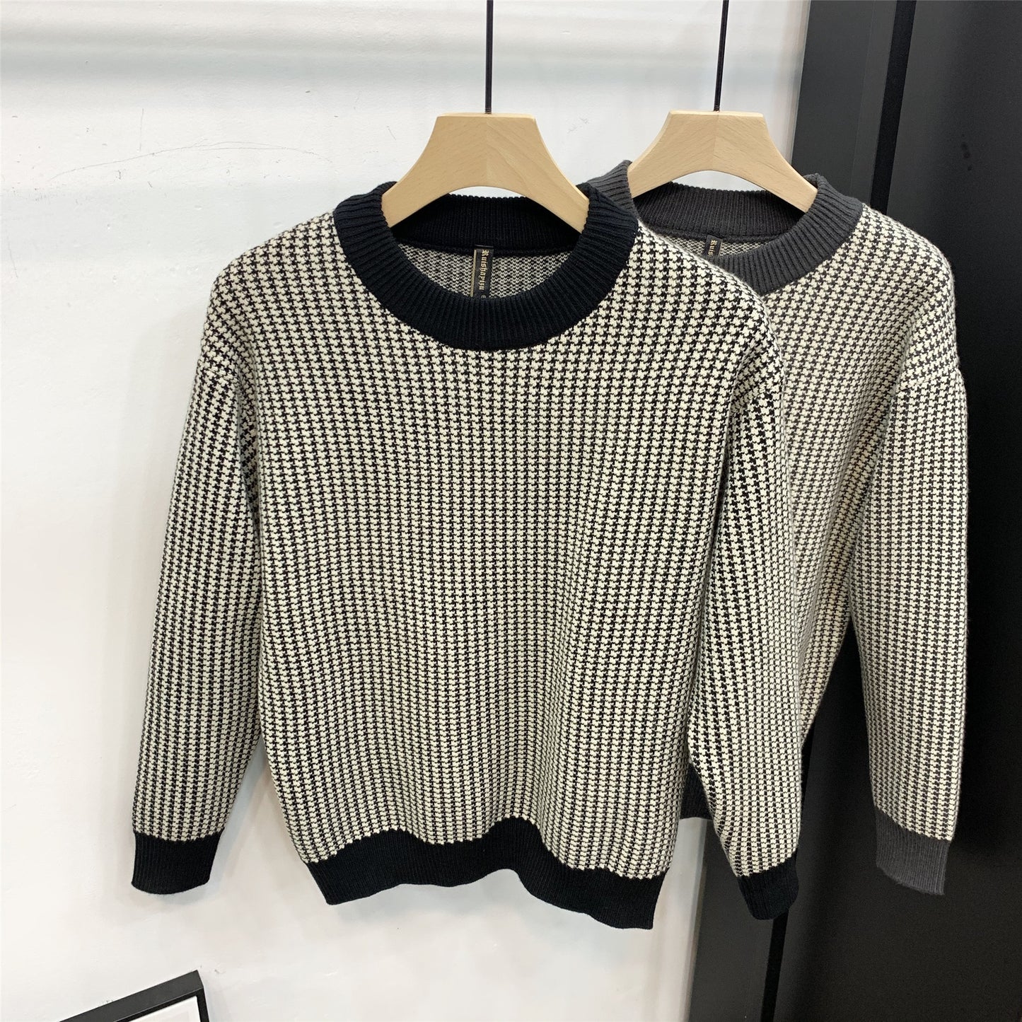 Men’s Round Neck Slim Fit Plaid Sweater