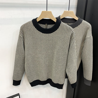Men’s Round Neck Slim Fit Plaid Sweater