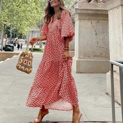 Kleid mit geometrisch bedruckten Puffärmeln