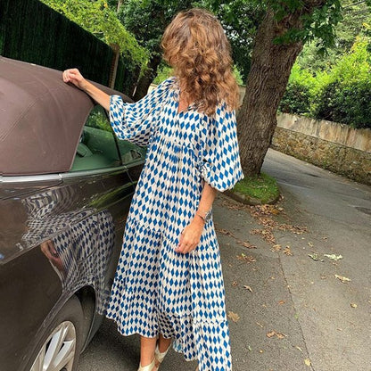 Kleid mit geometrisch bedruckten Puffärmeln