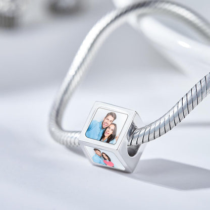 Benutzerdefinierter vierseitiger Foto-Charm, quadratischer Kupfer-Charm, kreatives Geschenk für Frauen