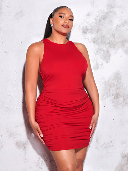 BAE Plus – Rückenfreies, figurbetontes Kleid mit gerüschtem Saum und Kreuzmuster