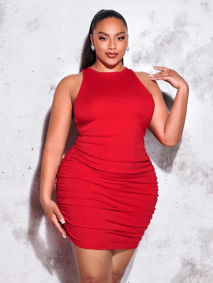 BAE Plus – Rückenfreies, figurbetontes Kleid mit gerüschtem Saum und Kreuzmuster