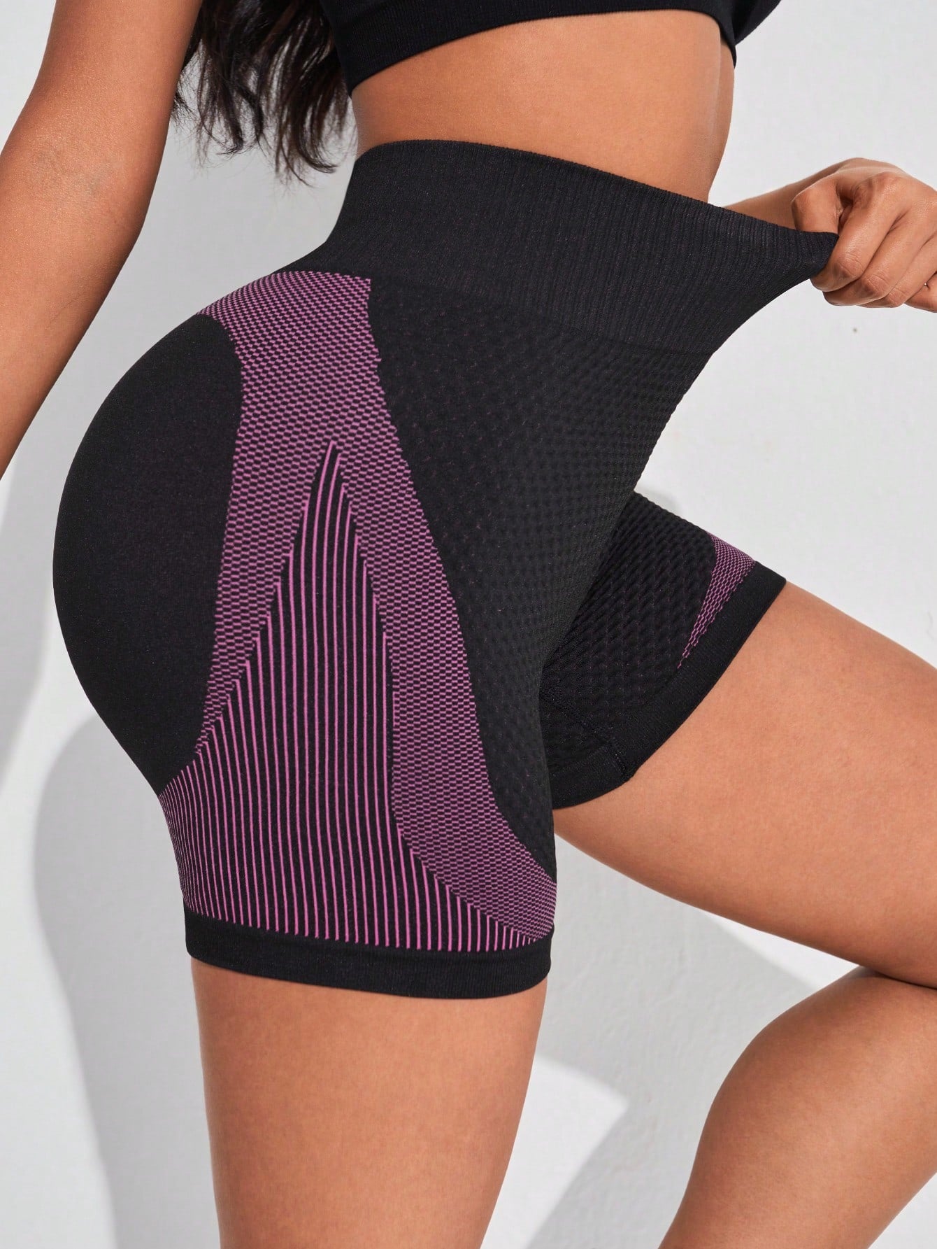 Yoga Futuristic Striped Print Wideband Waist Sports Shorts