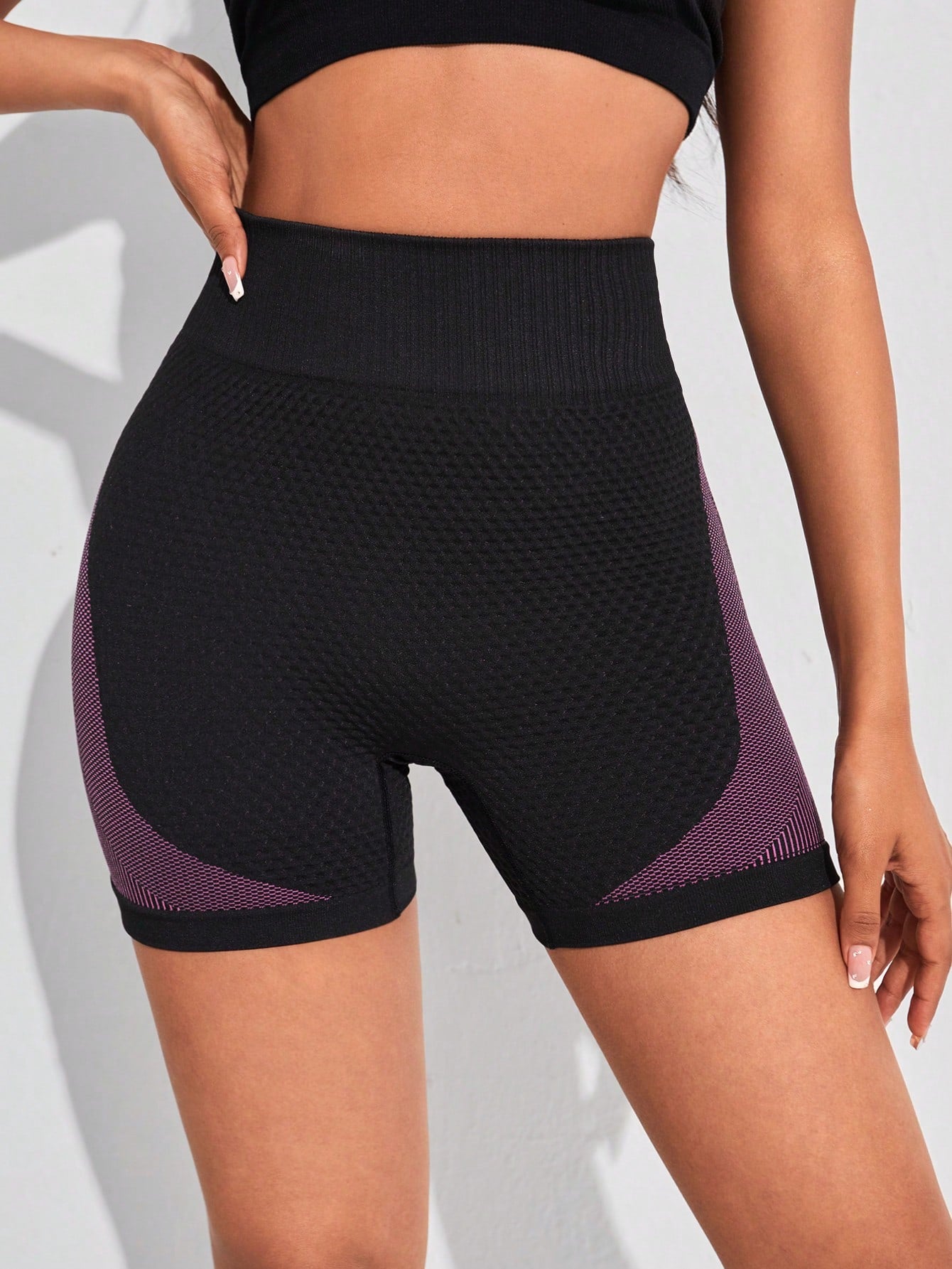 Yoga Futuristic Striped Print Wideband Waist Sports Shorts