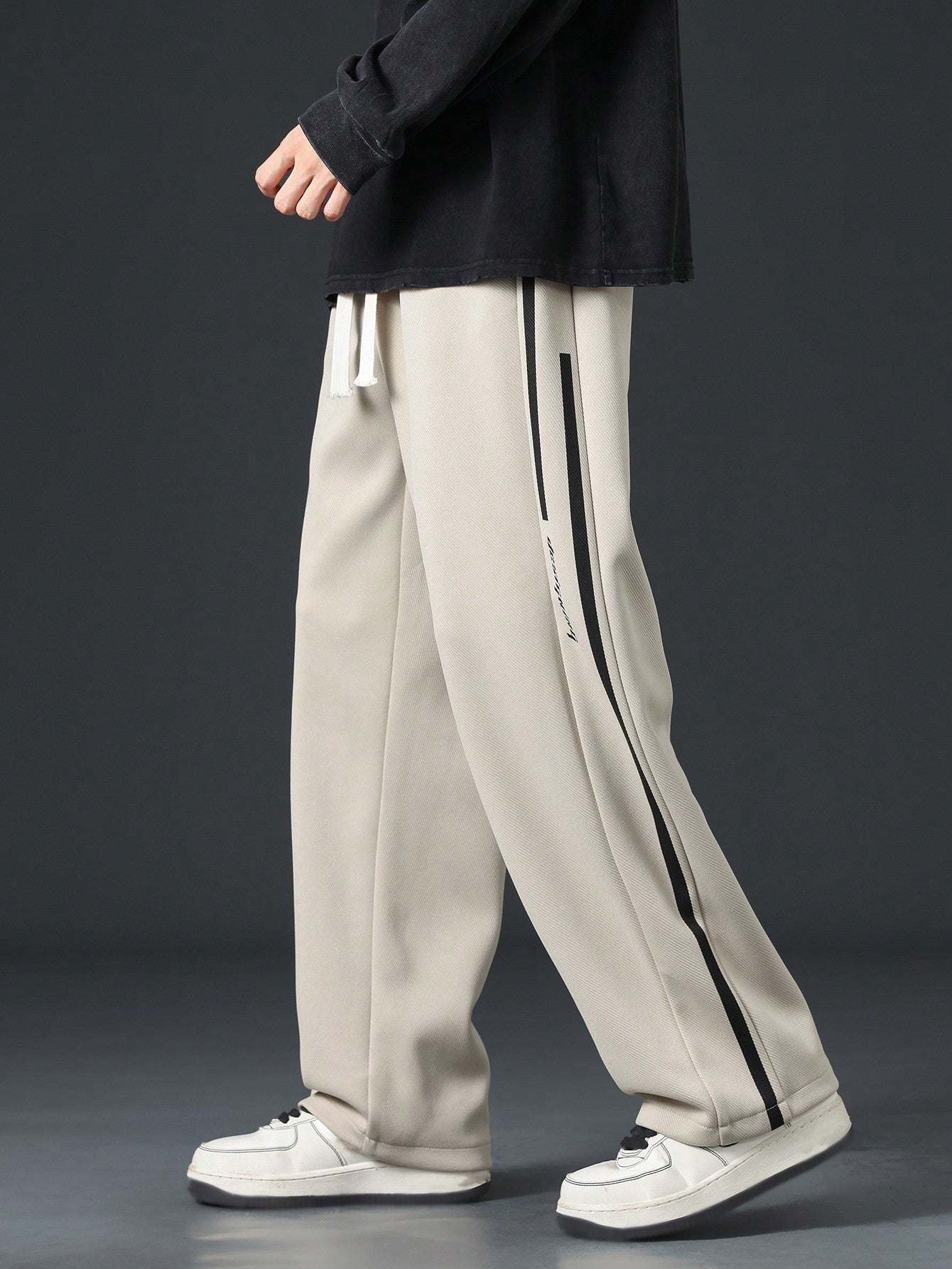 Men Contrast Tape Side Drawstring Waist Pants