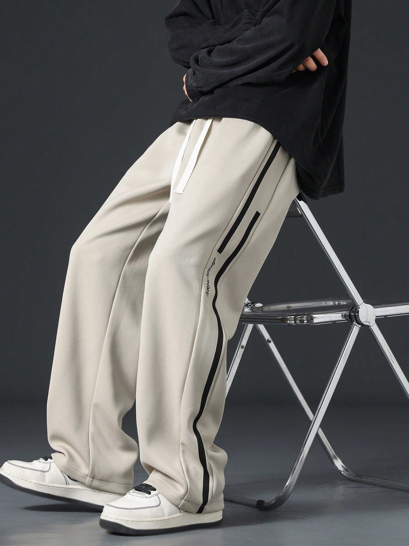 Men Contrast Tape Side Drawstring Waist Pants