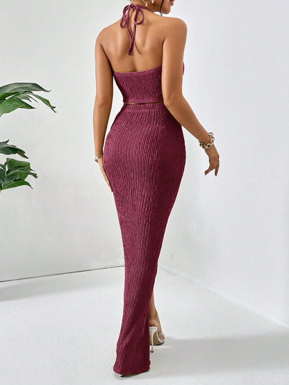 Privé – Kurzes Neckholder-Top in Uni und Rock mit Schlitz und verdrehter Vorderseite am Oberschenkel