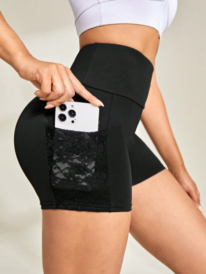 Yoga Basic Sportshorts mit breitem Bund