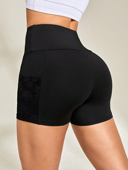 Yoga Basic Sportshorts mit breitem Bund