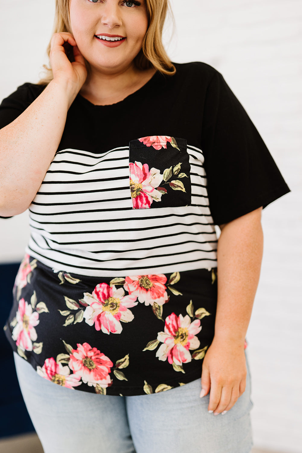 Black Plus Size Splicing Block Stripe Floral Short Sleeve Top-5