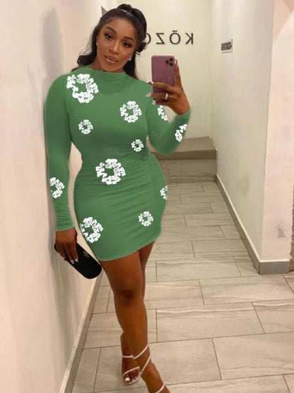 Figurbetontes Minikleid mit langen Ärmeln und Blumenmuster 