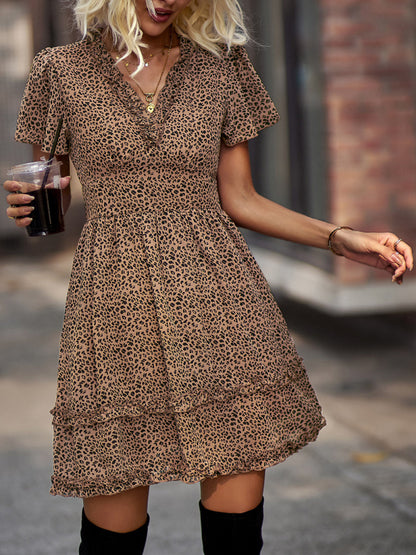 Damen Minikleid mit Blumenmuster und Flatterärmeln 
